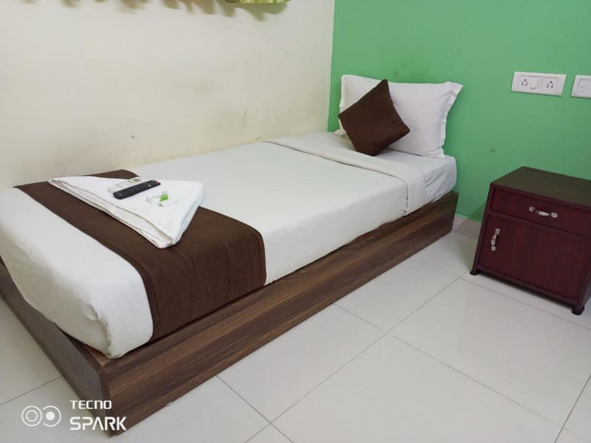 Green Tree Hotel-Near Vfs Global And Ramee Mall Τσενάι Εξωτερικό φωτογραφία