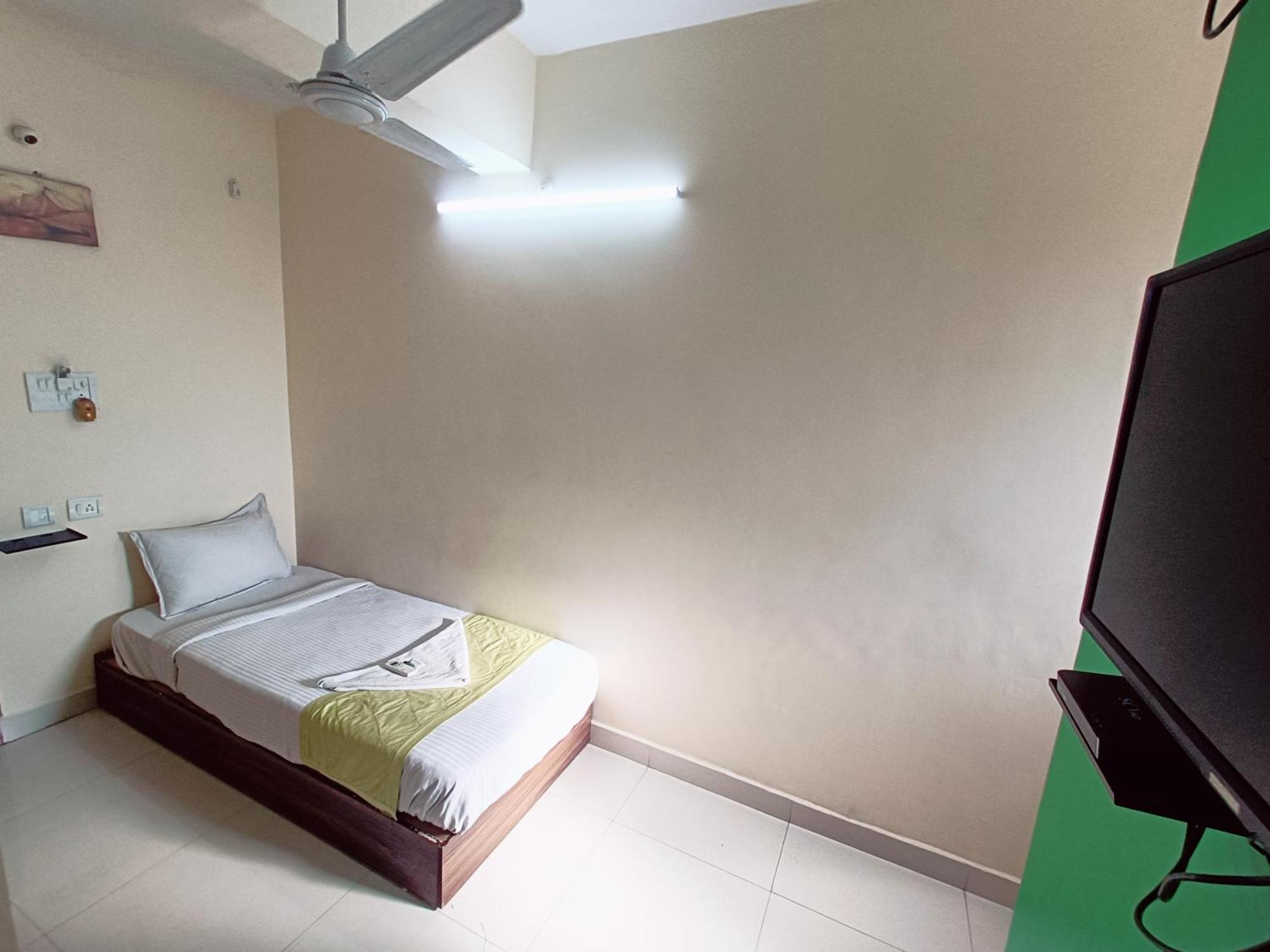 Green Tree Hotel-Near Vfs Global And Ramee Mall Τσενάι Εξωτερικό φωτογραφία