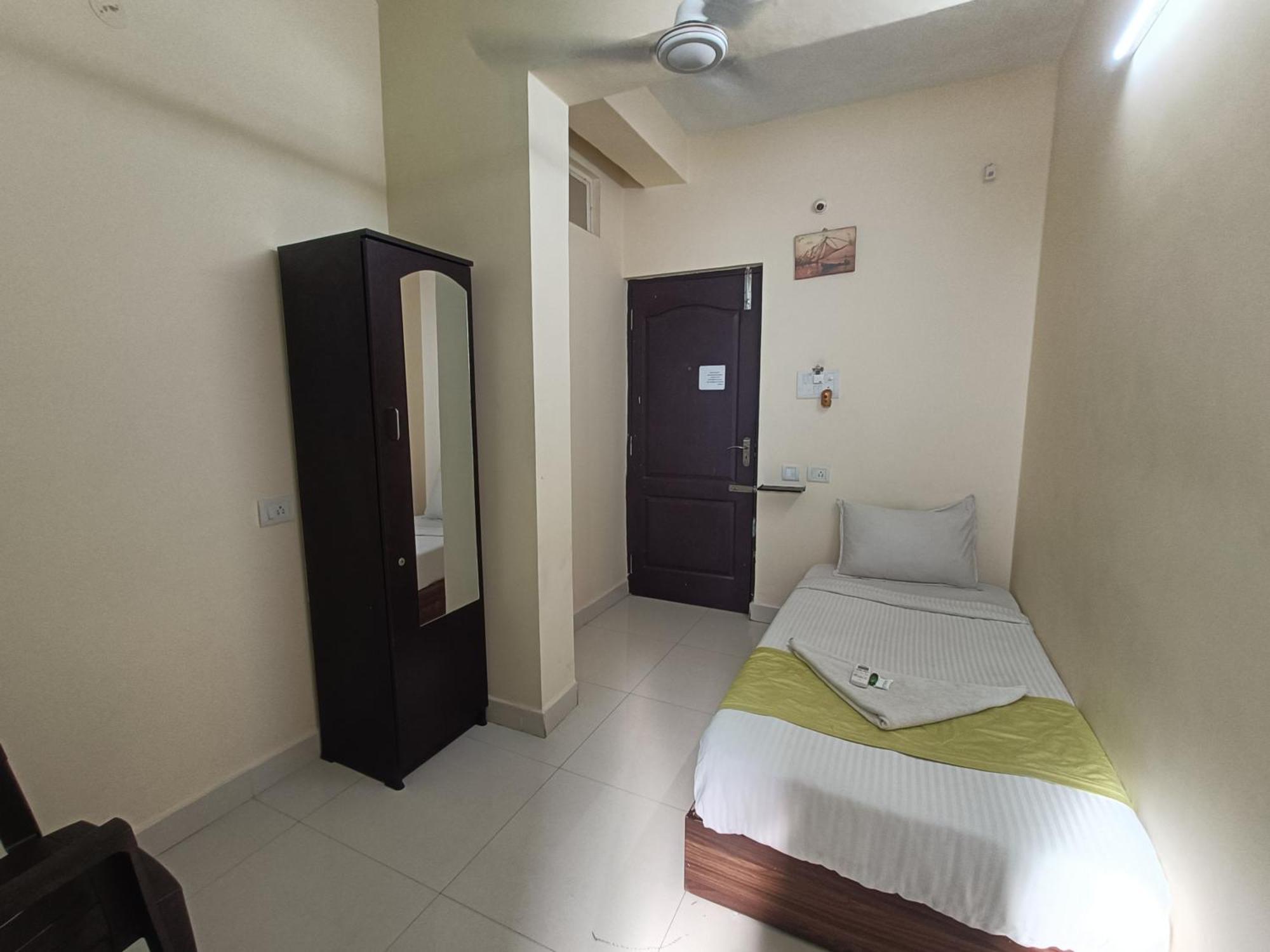 Green Tree Hotel-Near Vfs Global And Ramee Mall Τσενάι Εξωτερικό φωτογραφία